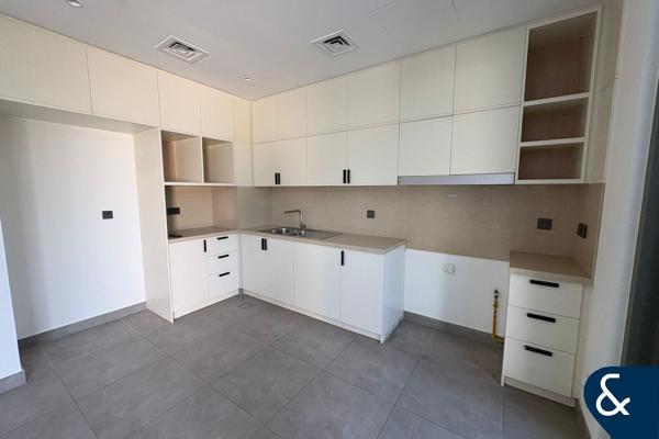 Stunning Townhouse | Sought after | Vacant